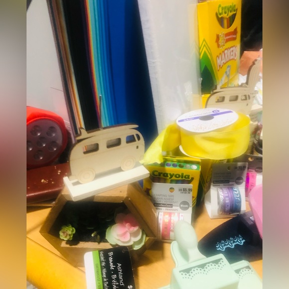 HUGE RANDOM CRAFTI LOT! - Picture 13 of 13